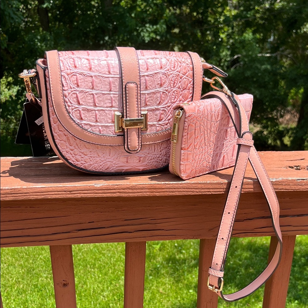 Chic Pink Croc-Embossed Crossbody Bag with Pouch